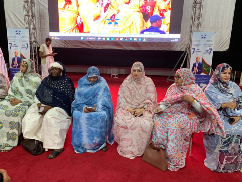 صور من نشاط نساء حزب الأنصاف احتفالا بالذكرى السابعة لرئيس الجمهورية في تسيير سنة البلاد في دار الشباب القديمة