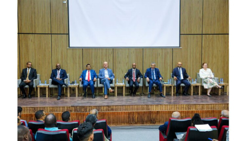 الأمين الأمين العام لوزارة المالية والمدير العام للخزينة العمومية والمحاسبة يطلقون ندوة حول موضوع المداخل الغير. الضريبية